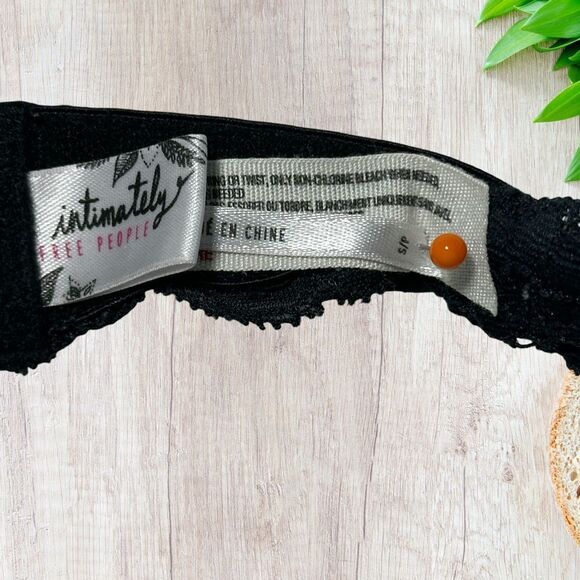 Intimately Free People Bralette Halter S Black Stretchy Floral Lace Fairy Goth - Picture 4 of 5